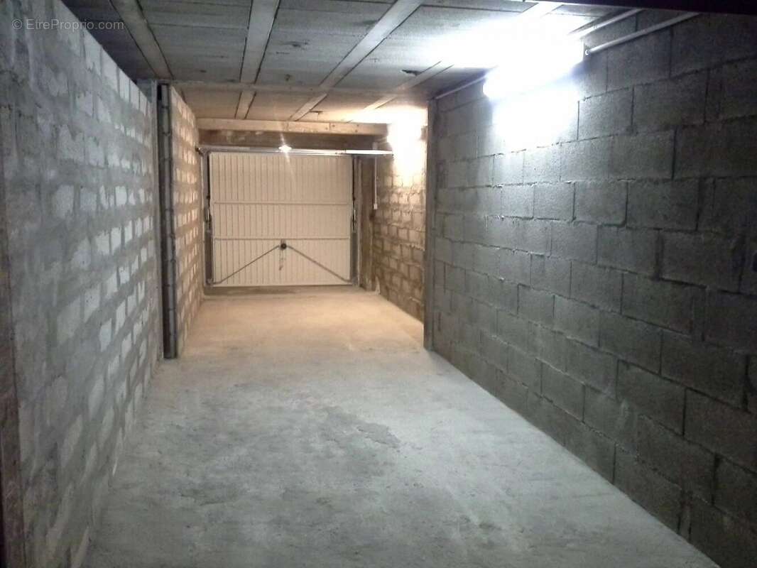 Parking à MANDELIEU-LA-NAPOULE