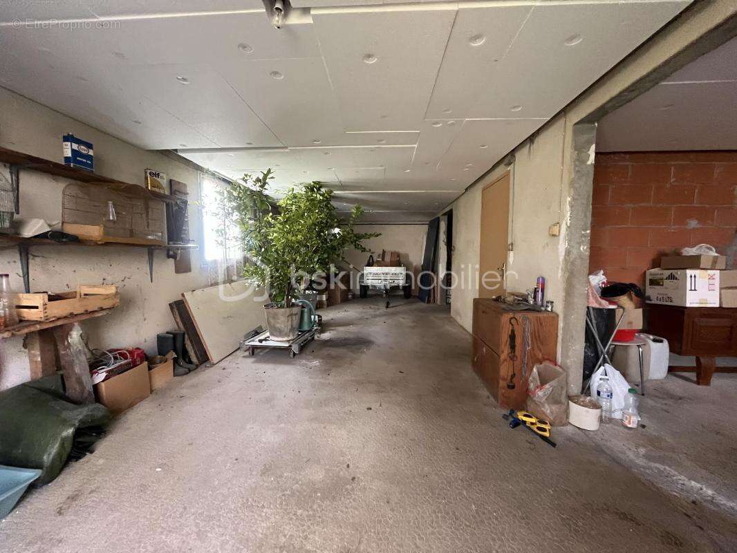 Maison à SAINT-PIERRE-DE-CHIGNAC