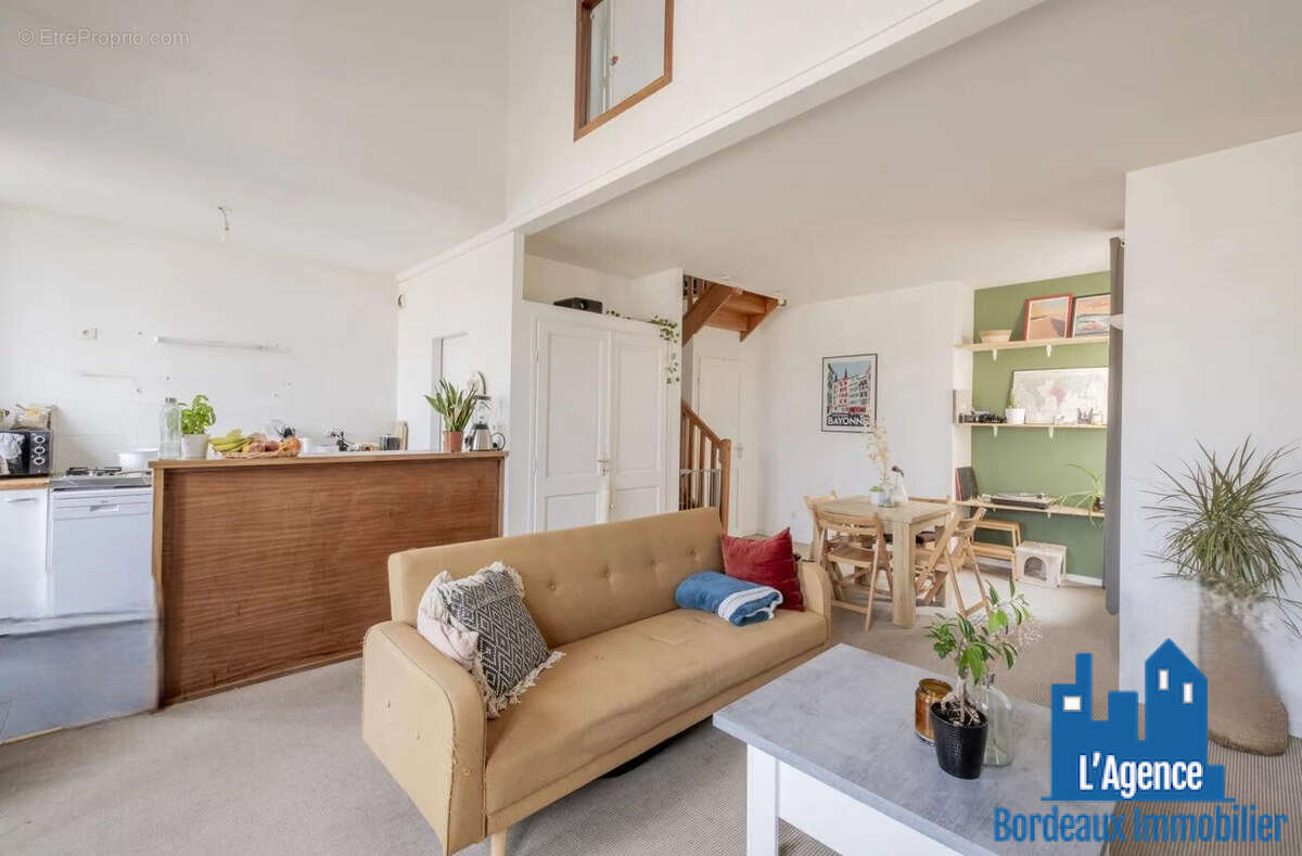 Déjà vendu par l'agence !!! bordeaux- proche du lycee montaigne et de la victoire- appartement t2 duplex vendu libre ! - photo 3