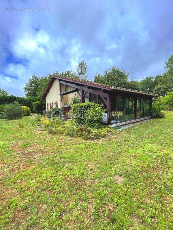 Maison à SAINTE-EULALIE-EN-BORN