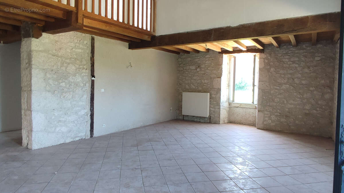 Maison à MONTAIGU-DE-QUERCY