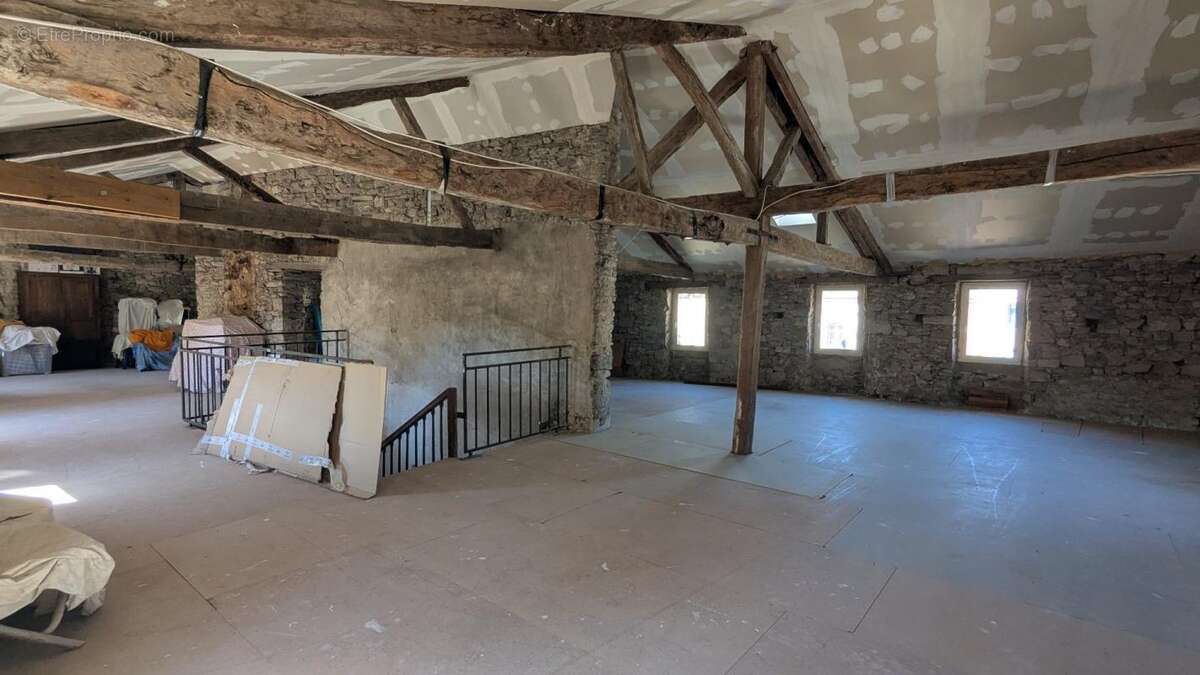 Maison à MONESTIES