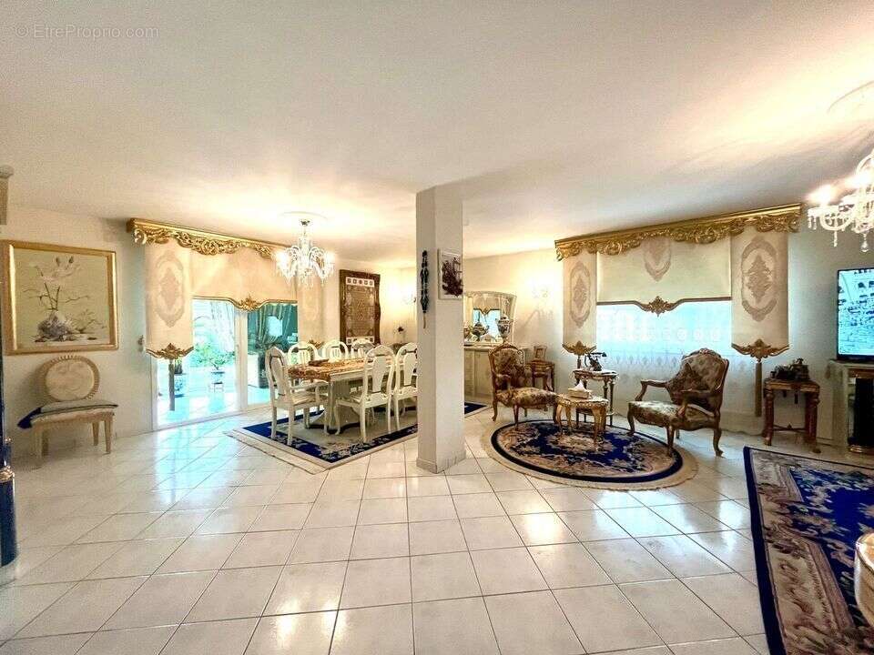 Maison à VETRAZ-MONTHOUX