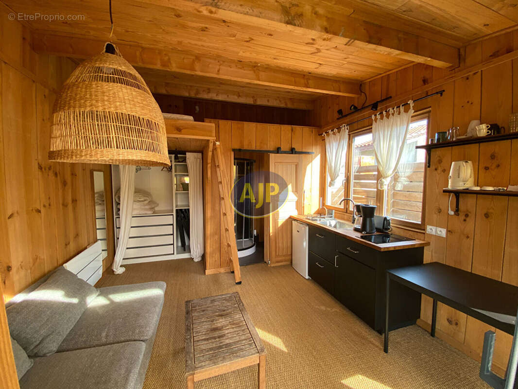 Maison à VENDAYS-MONTALIVET