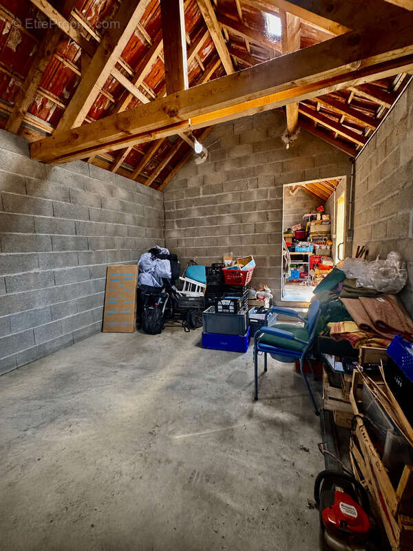 Varennes changy, commerces et écoles a pied, tout a l'égout, garage, cuisne d'été - photo 17