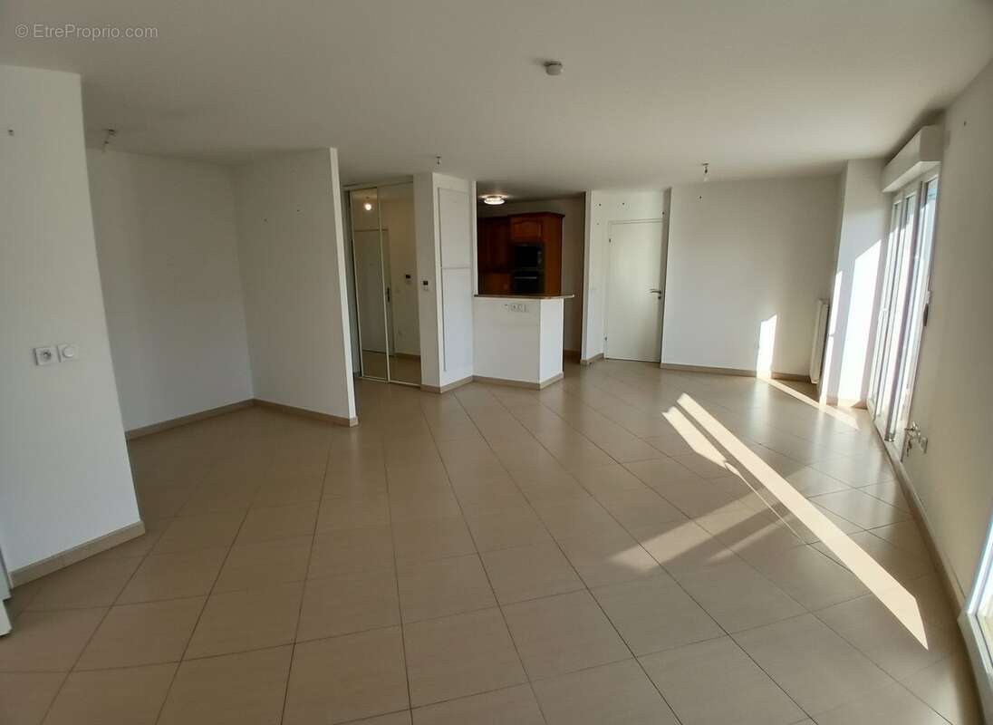 Appartement à SAINTE-GENEVIEVE-DES-BOIS