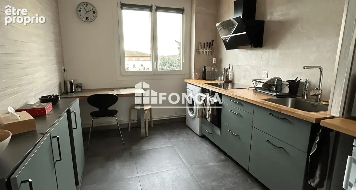 Appartement rénové de type 3/4 avec cave en sous-sol, proche des commerces et services - photo 4