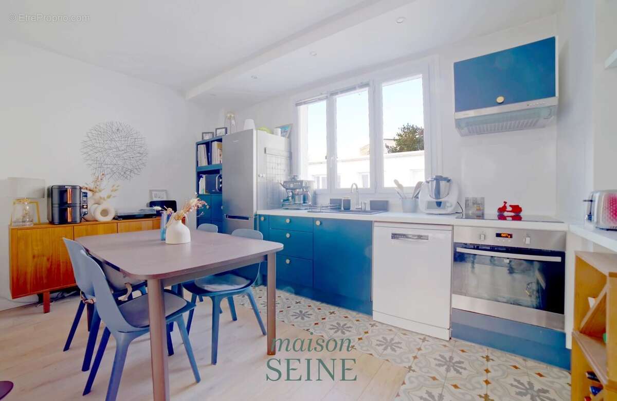 Appartement à NEUILLY-SUR-SEINE
