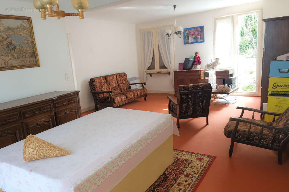 Maison à CLEDEN-POHER