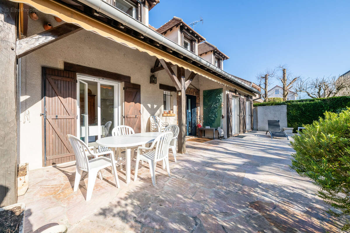 Maison à SAINT-MAUR-DES-FOSSES