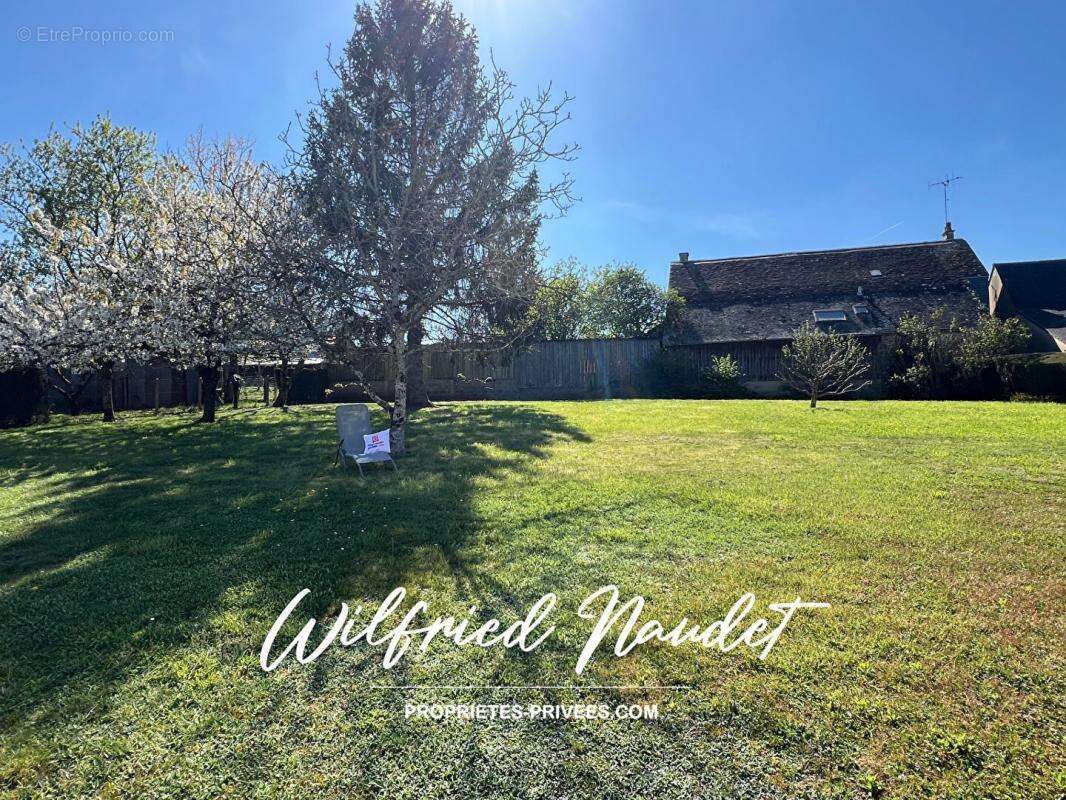 Terrain à PARIGNE-L&#039;EVEQUE