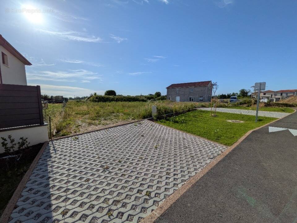 Terrain à GENAS