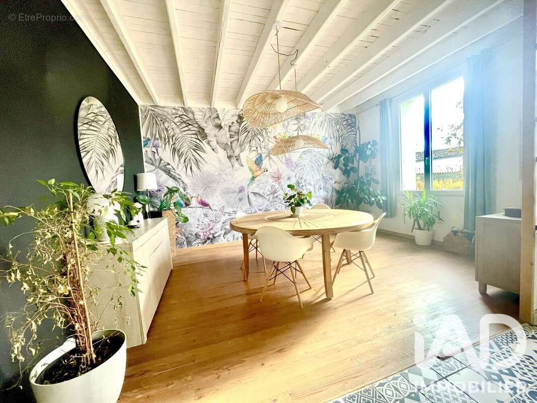 Maison 248 m² à La Brousse  - photo 2