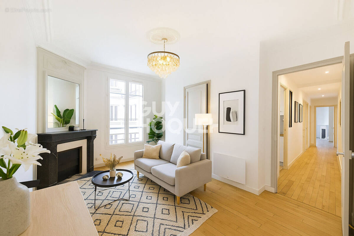 Appartement à PARIS-14E