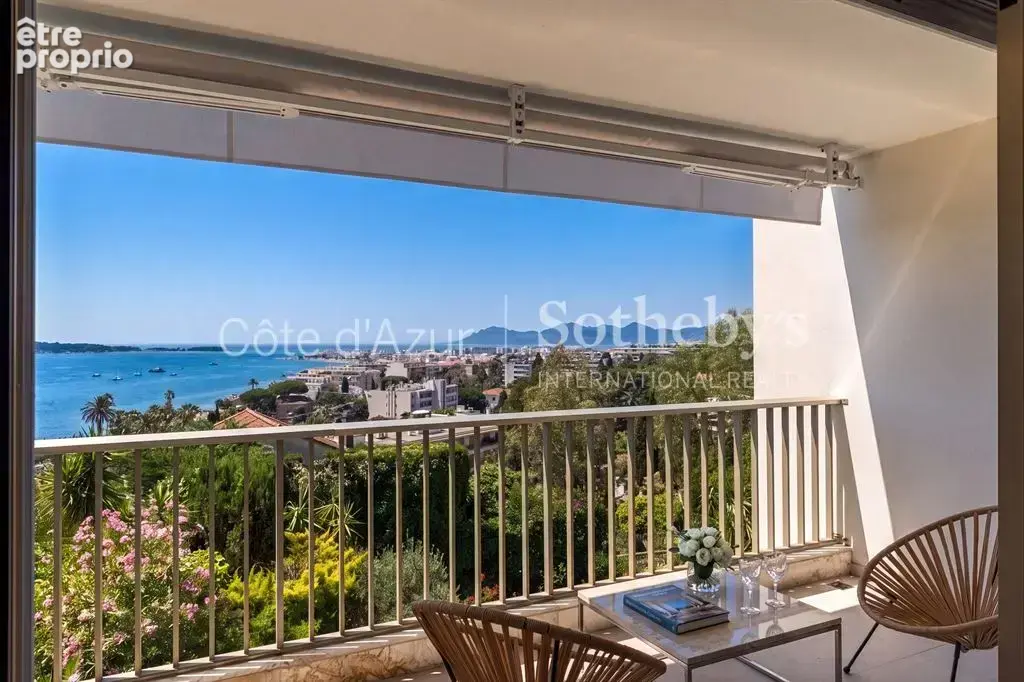 Cannes Californie, appartement rénové avec terrasse plein sud et vue panoramique sur la mer - photo 2
