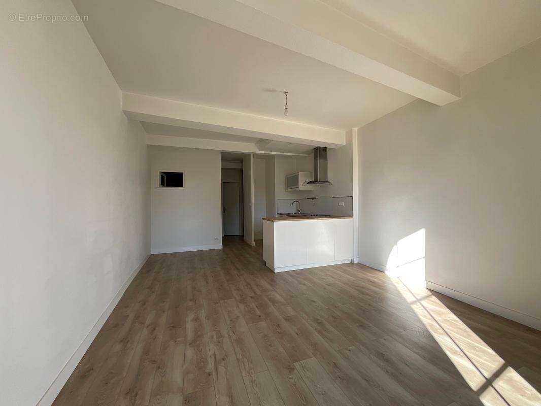 Appartement à CAZERES