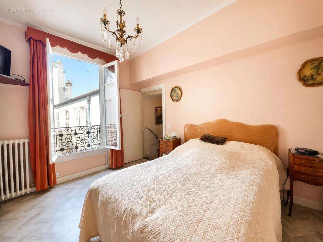 Duplex 3/4 pièces de 61 m² esprit "petite maison" à fort potentiel – Paris 17e - photo 8