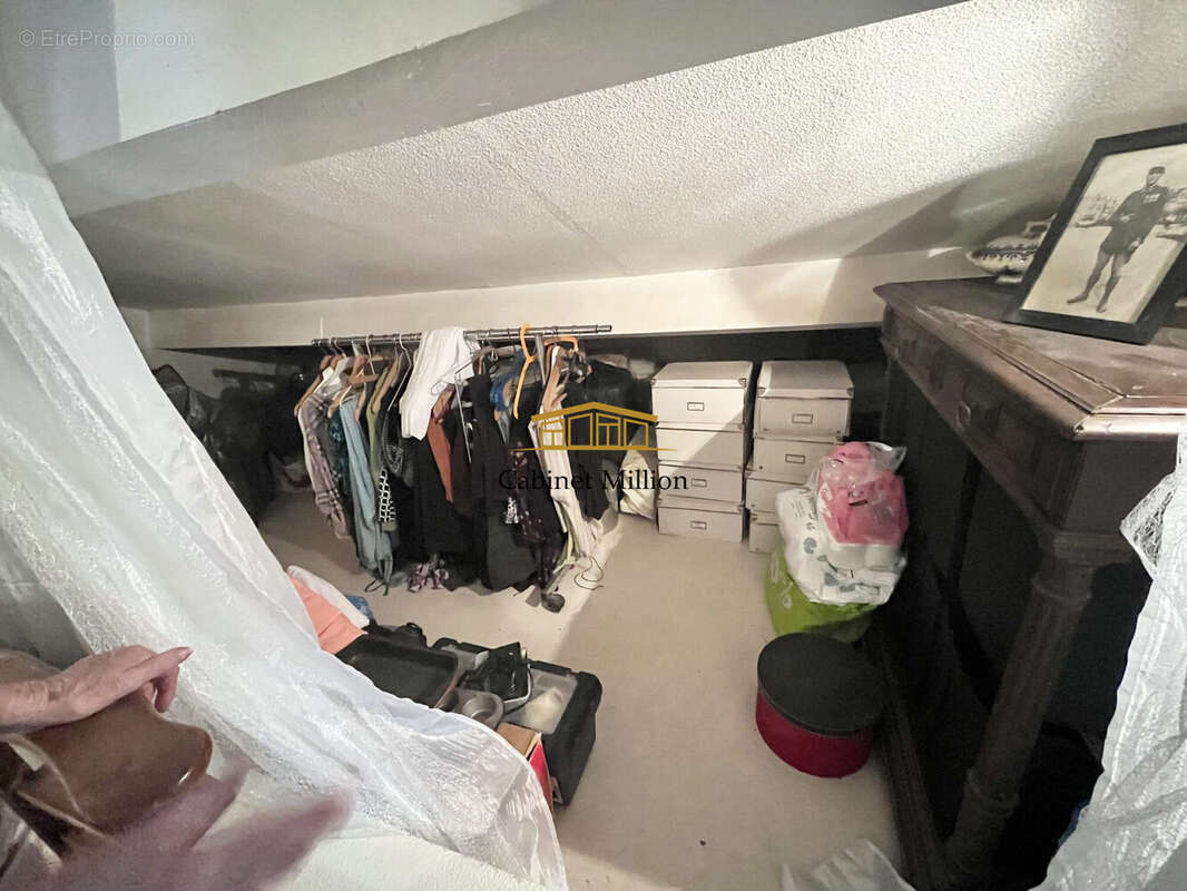 Maison à VIC-LA-GARDIOLE