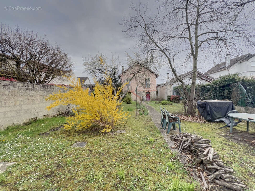 Maison à CHAMPS-SUR-MARNE