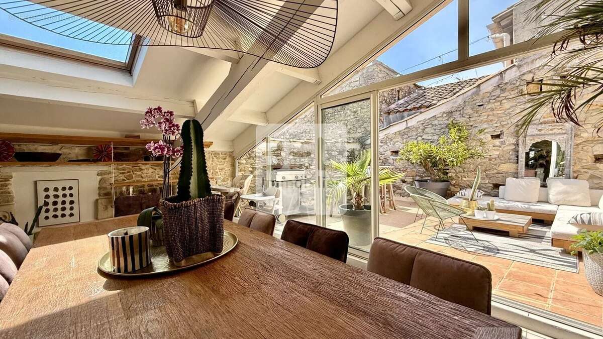 Maison à LAUDUN-L'ARDOISE