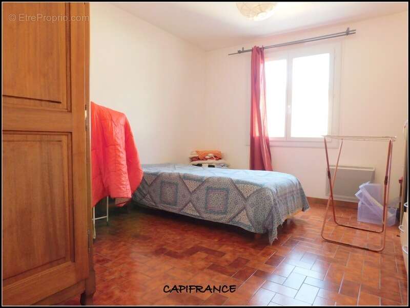 DIGNE-LES-BAINS 04000 A VENDRE Maison traditionnelle avec 2 appartements, terrain plat et clos, garage et cave - photo 10