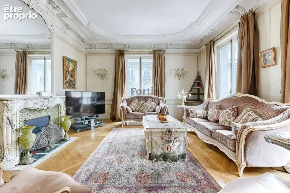 Appartement à PARIS-16E
