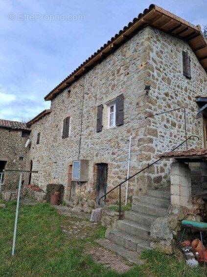 Maison à MEYRAS