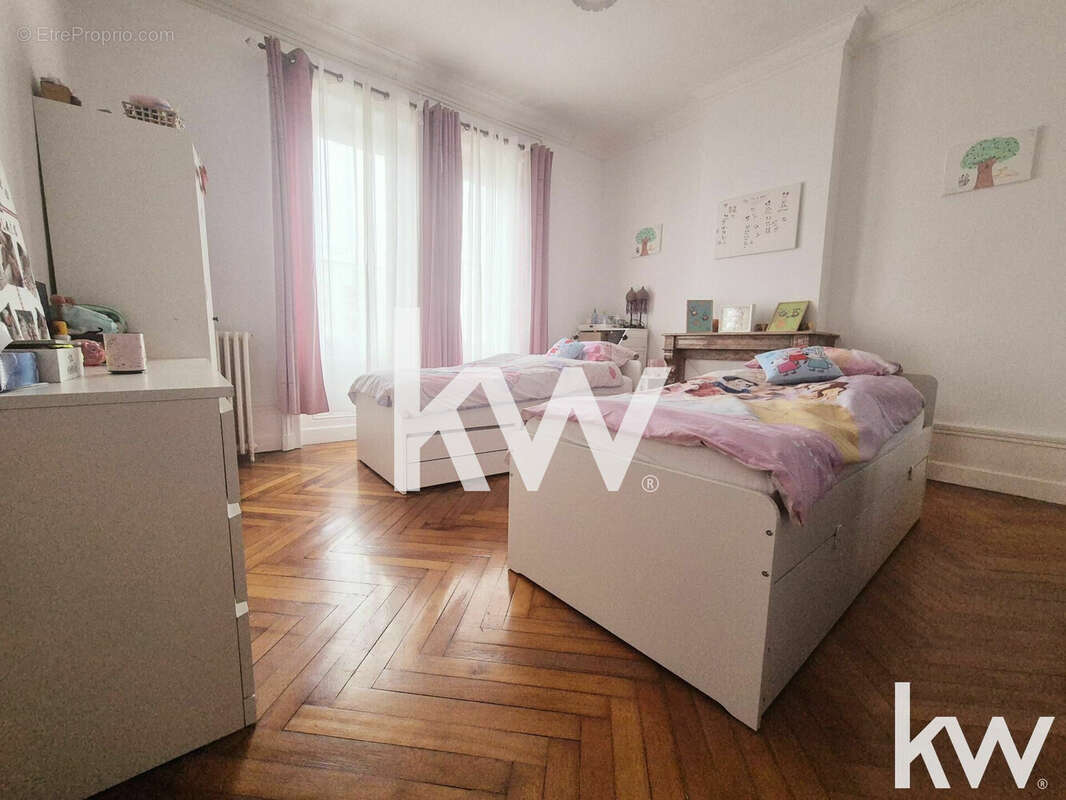 Appartement à LE CHAMBON-FEUGEROLLES