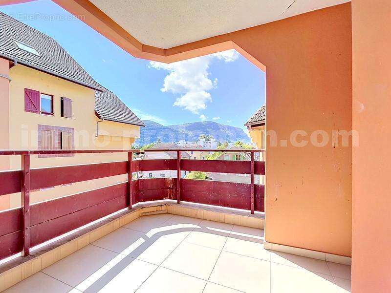 Appartement_T3_Gaillard_frontière_Suisse_direction_GENEVE_CALME_investissement_vente_TERRASSE_séjour_salon_CUISNE_OUVERTE_CHAMBRES_ - Appartement à GAILLARD