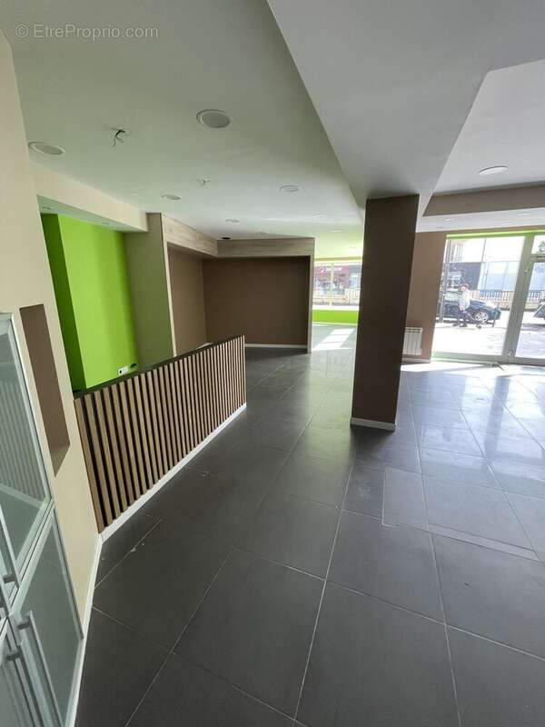 Commerce 148 m² à Rueil-Malmaison  - photo 4