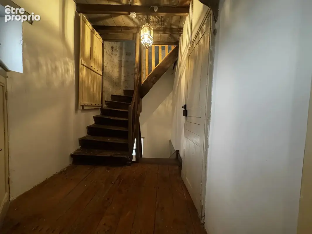 Maison de caractère avec beau potentiel - Champagne-et-Fontaine - photo 5