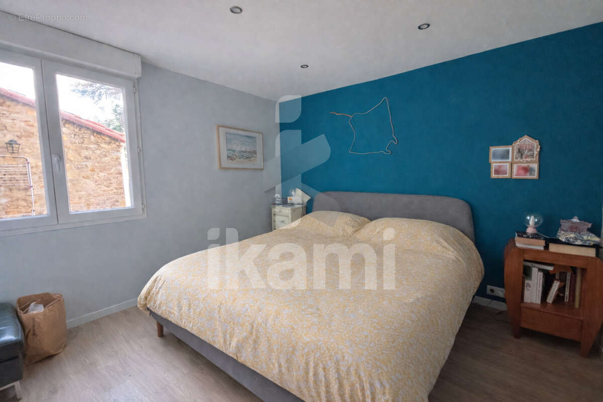 Maison à LAUDUN-L'ARDOISE