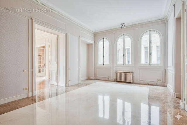 Appartement à PARIS-7E