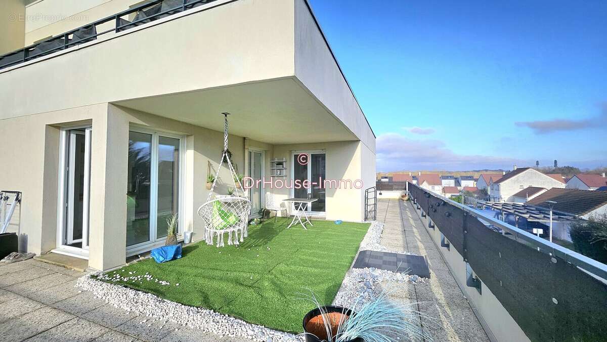 Appartement à SAVIGNY-LE-TEMPLE