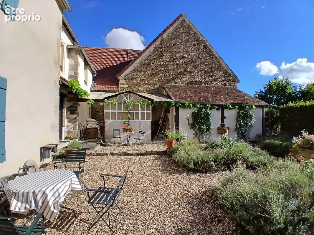 Maison Forte de 1585 avec sa tour, gîte et une très belle vue sur la campagne, proche Clamecy. - photo 9