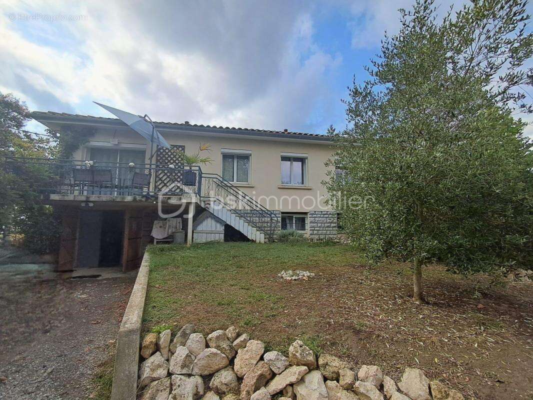 Charmante maison rénovée de 156 m² avec piscine et jardin - photo 13
