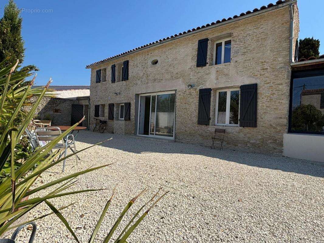 Propriété d’exception au cœur du village de Saint-Georges-d’Oléron - photo 12