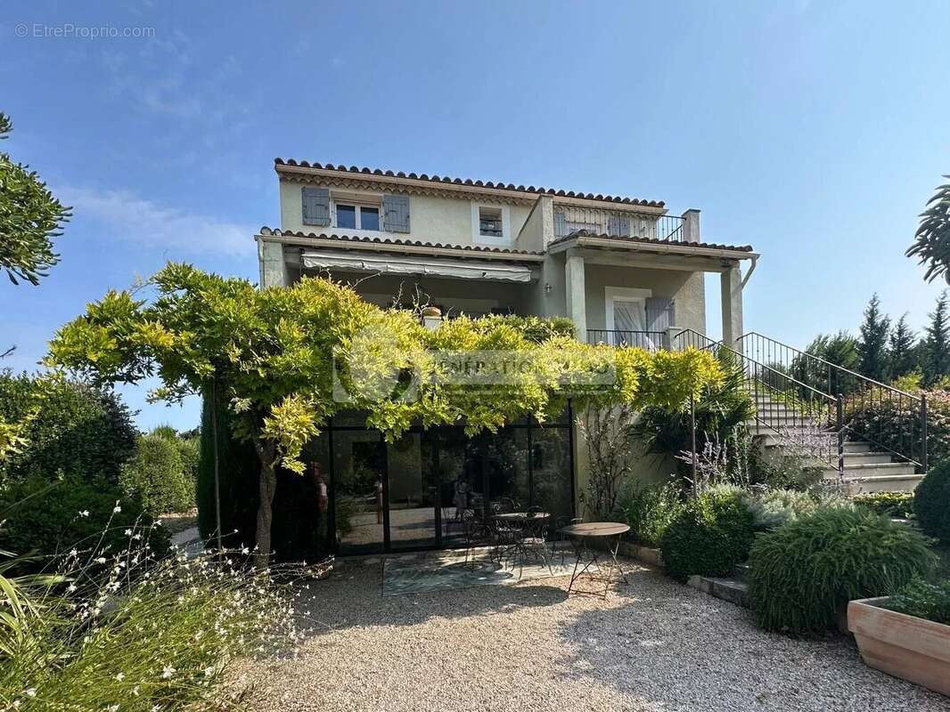 Fontvieille - maison familiale en campagne avec jardin paysagé et piscine - photo 9