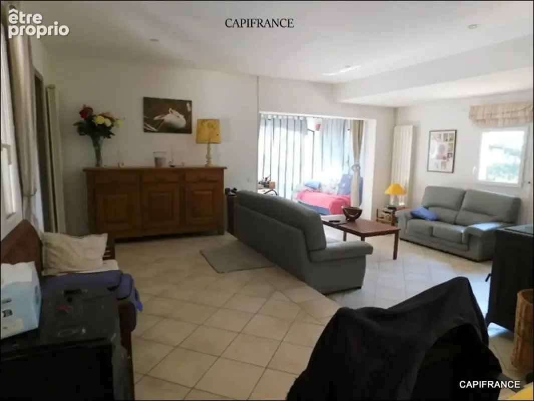 A LE VAL (83143) Maison familiale avec piscine, 4 chambres, grand garage, terrain naturel et boisé - photo 4
