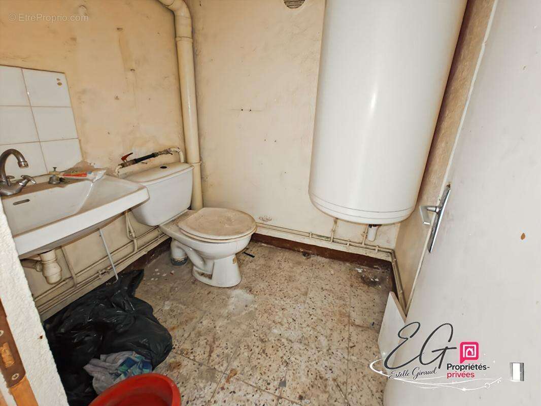 Laure Minervois,  Projet de rénovation : maison de village avec extérieur et garage - photo 11