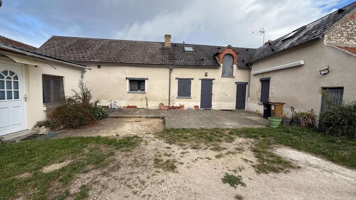 Maison 98 m² à Yevre-La-Ville  - photo 9