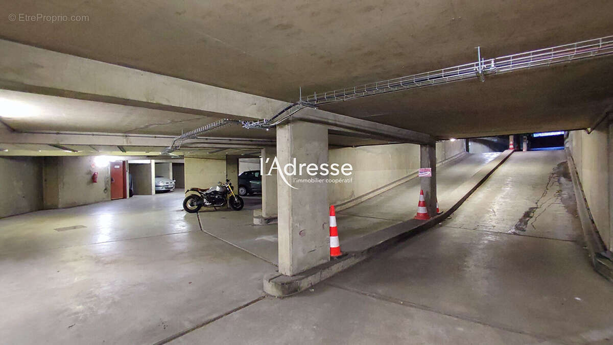 Parking à PARIS-15E