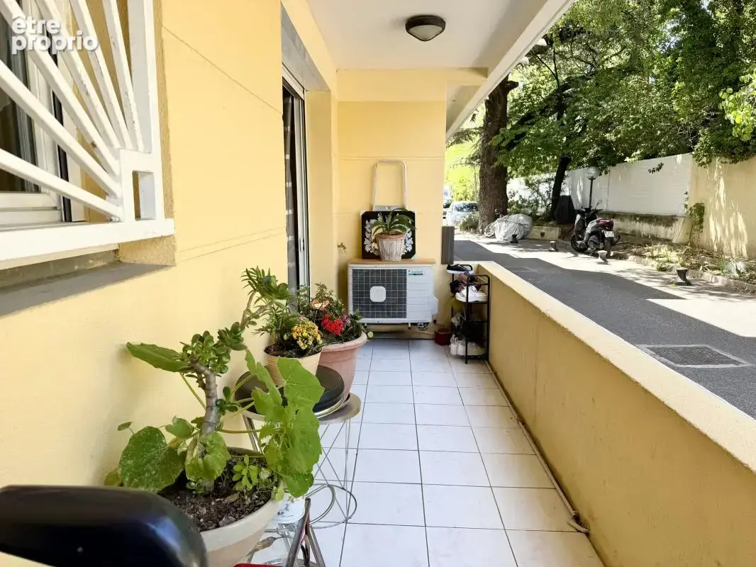 Charmant 2 pièces en résidence sécurisée avec terrasse - photo 3