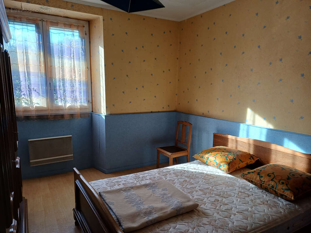 Maison à LA CHAIZE-LE-VICOMTE