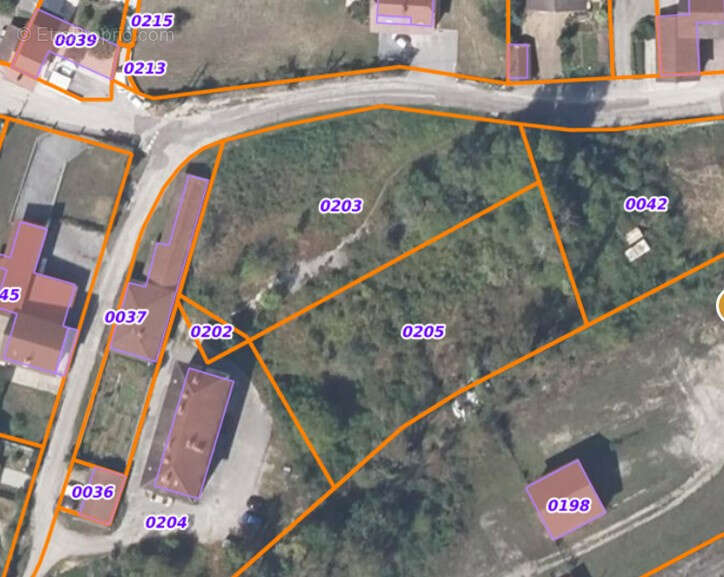 Terrain à LAVANS-LES-SAINT-CLAUDE