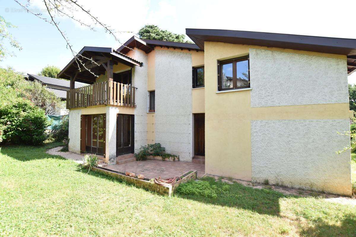 Maison 151 m² + terrain 574 m² – Gros potentiel – Idéal artisans / rénovation - photo 3