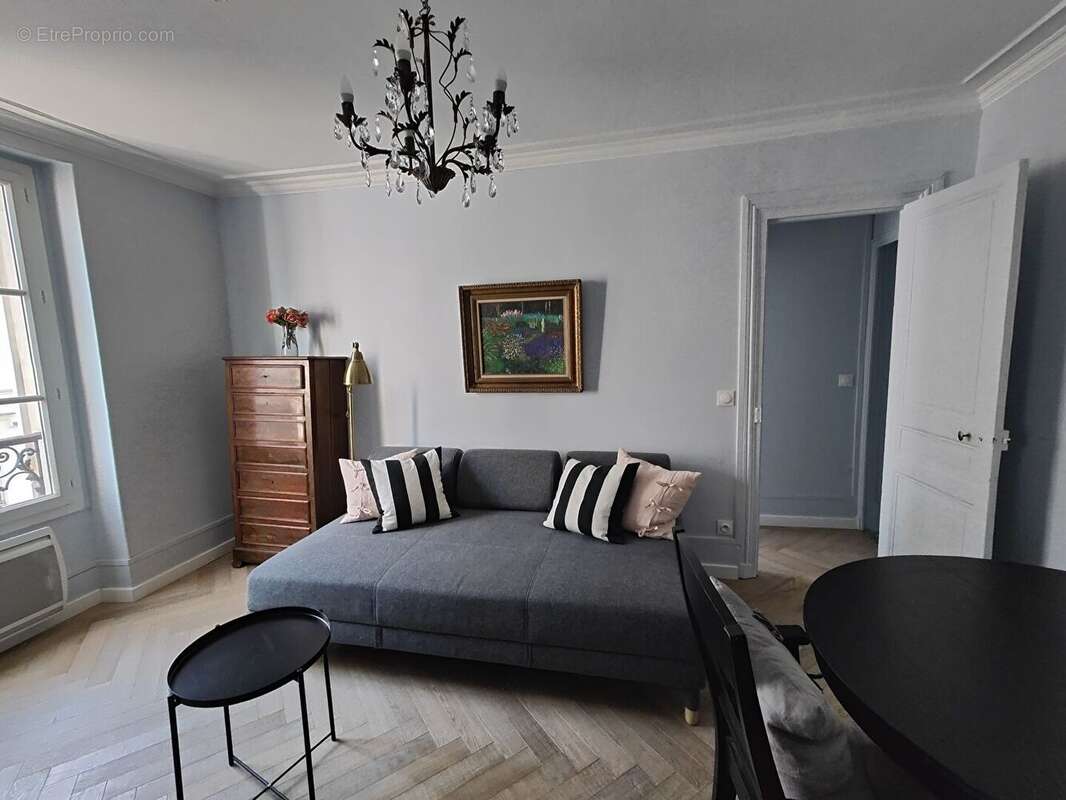 Appartement à PARIS-7E