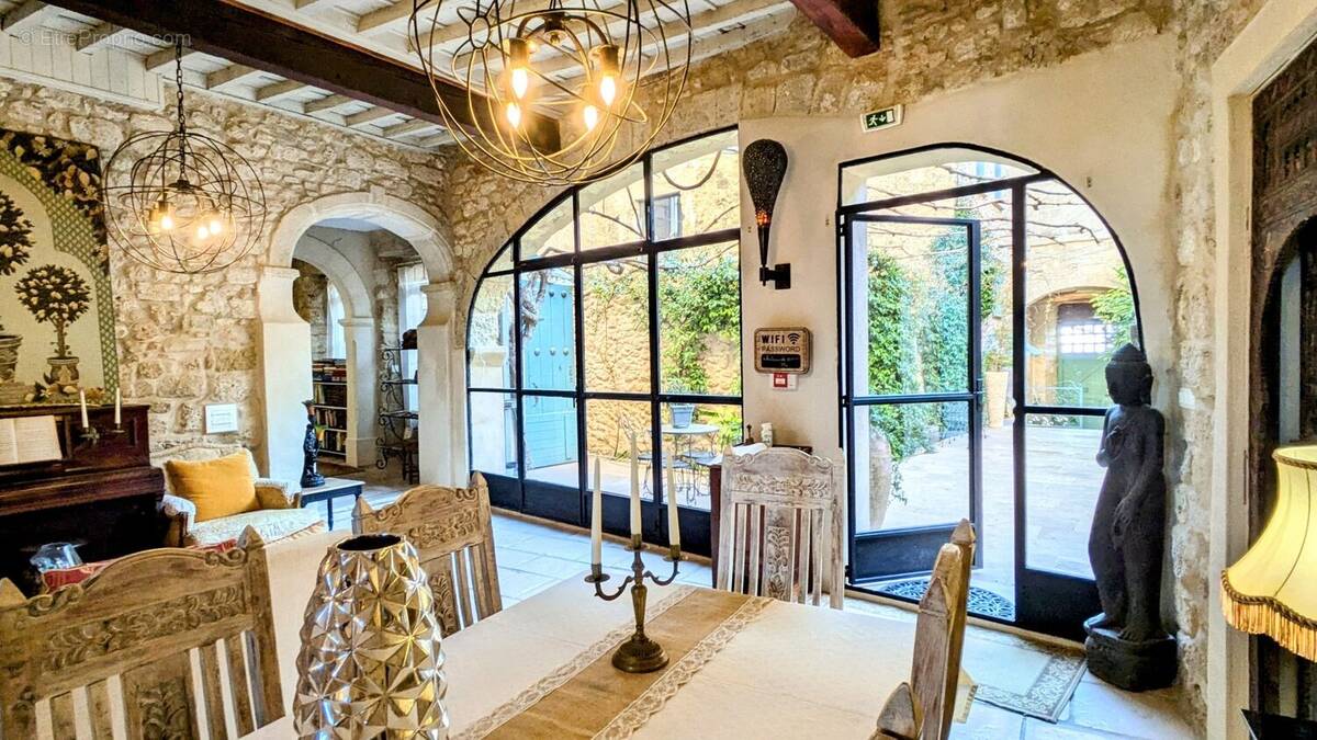 Séjour donnant sur la terrasse - Appartement à MURVIEL-LES-BEZIERS