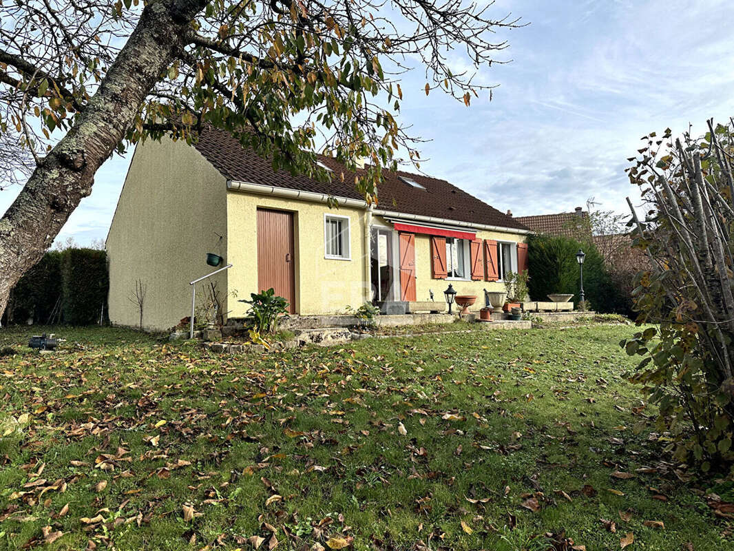 Maison à VILLENEUVE-LA-GUYARD