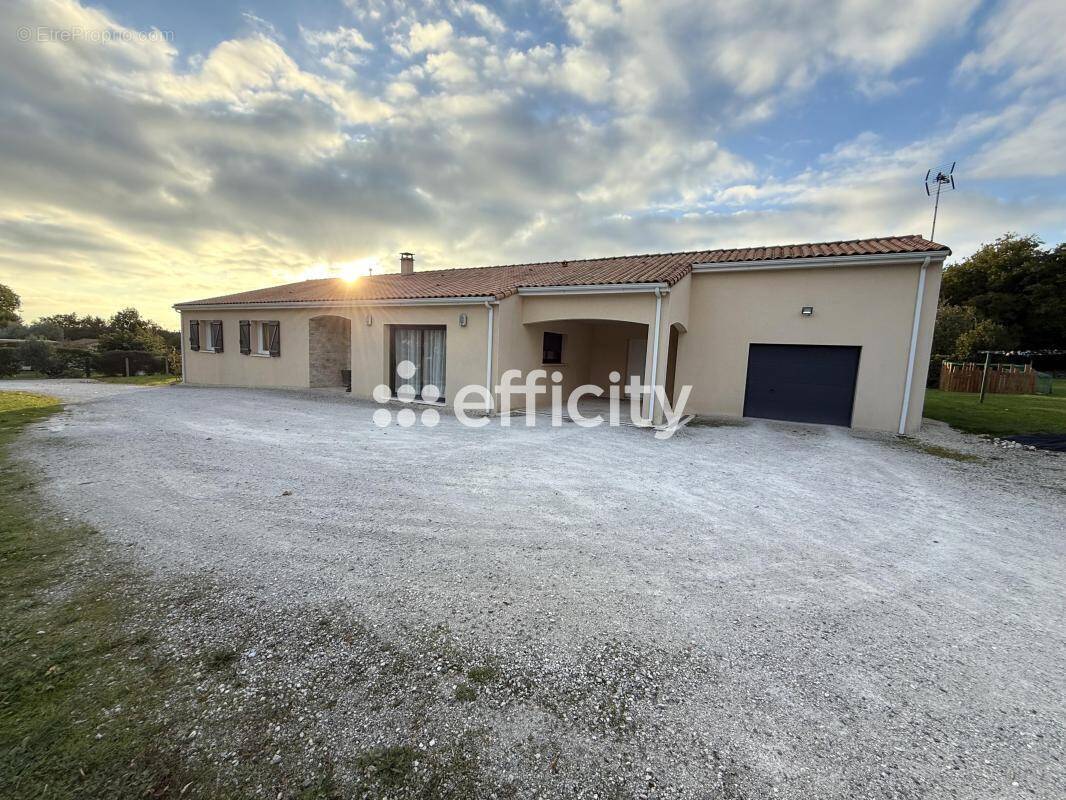 Maison à RUFFEC
